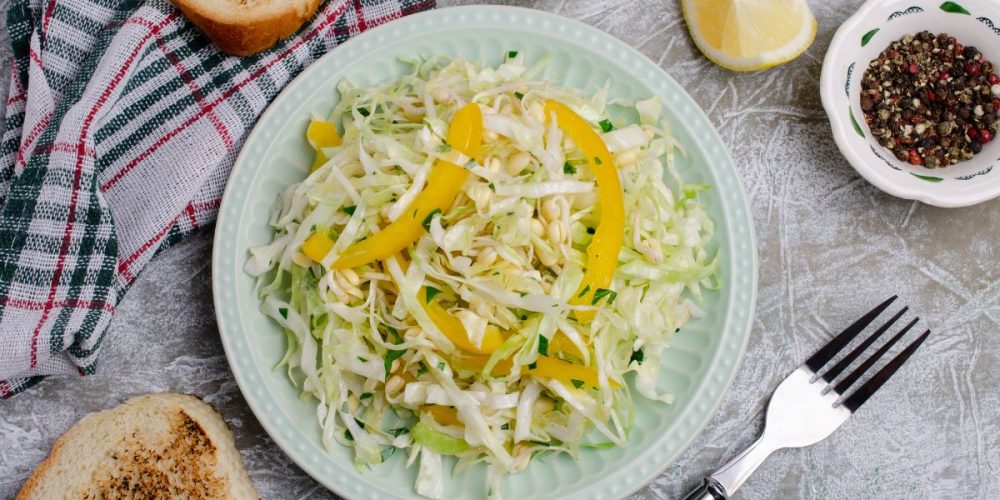 SALAD WITH APPLE & CABBAGE
